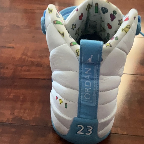 AIR JORDAN 12 EMOJI RETRO SIZE 6.5Y Boys - Picture 3 of 6